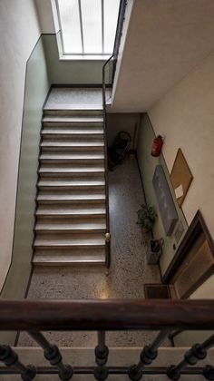 K3 · Treppenhaus von oben ins Treppenauge